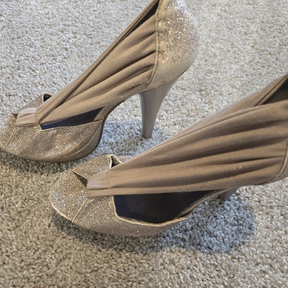Madden Girl - Elegant Tan and Gold Women's Heels - Picture 6 of 10